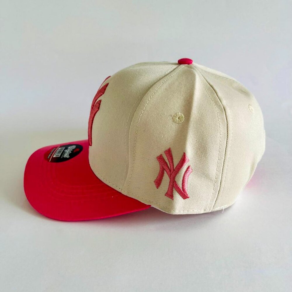 New York Yankees Pink Snapback Cap โ Adjustable Flat Brim Unisex Streetwear Hat - Picture 2 of 3